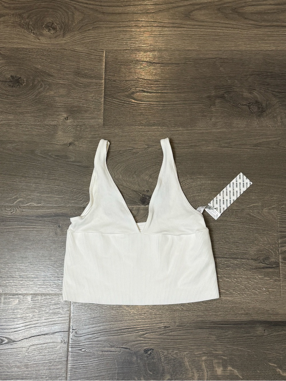 UO Ribbed V-Neck Cropped Tank Top